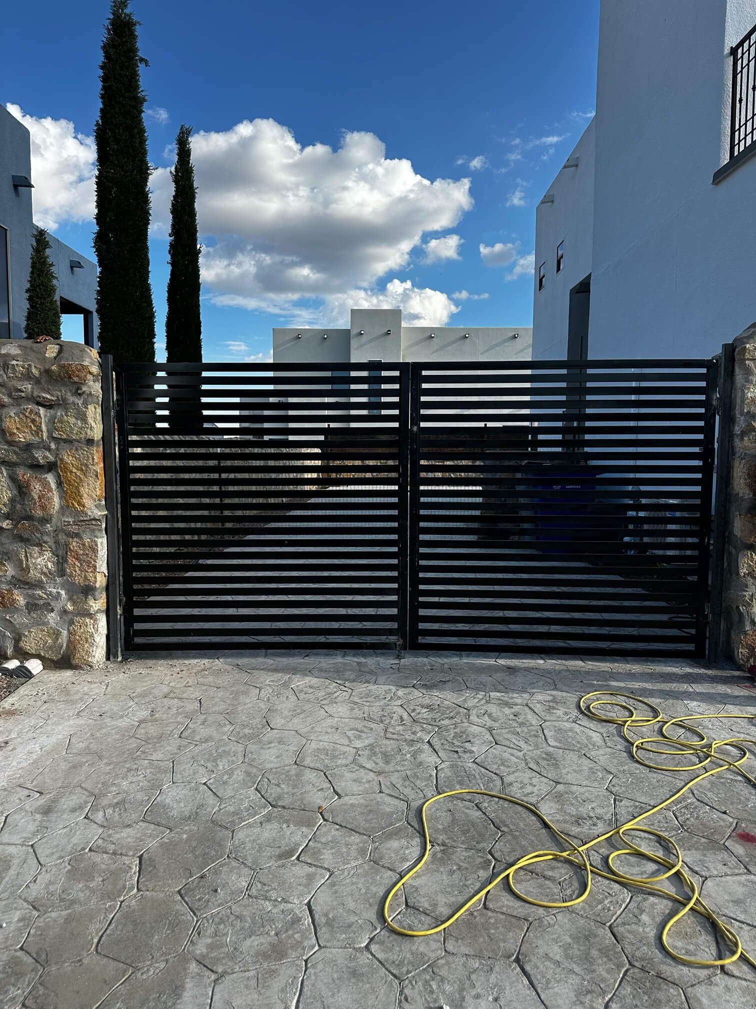Automatic metal swing gate installation in El Paso TX