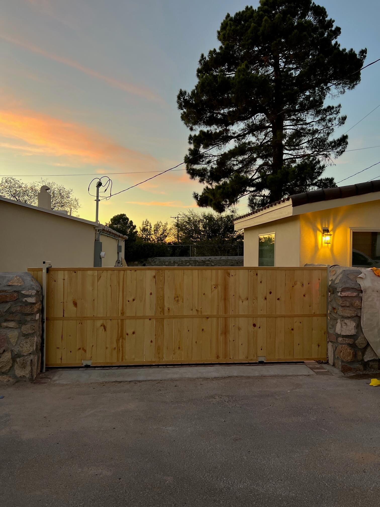 Automatic wood fence installation in El Paso TX