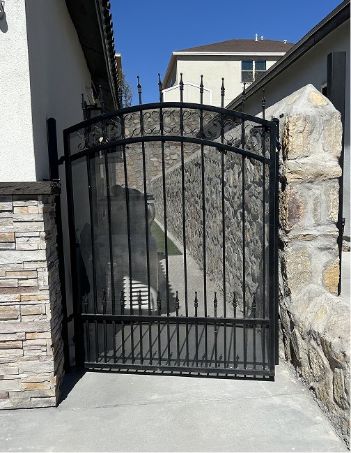 Custom metal gate installation in El Paso, TX