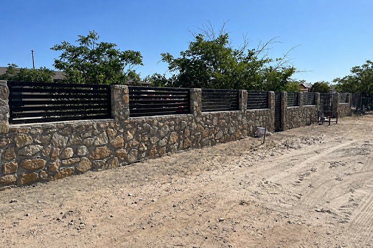Rock wall and metal fence combination in El Paso TX